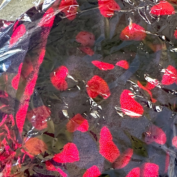 Red and Black Heart Patterned scarf - Picture 1 of 1